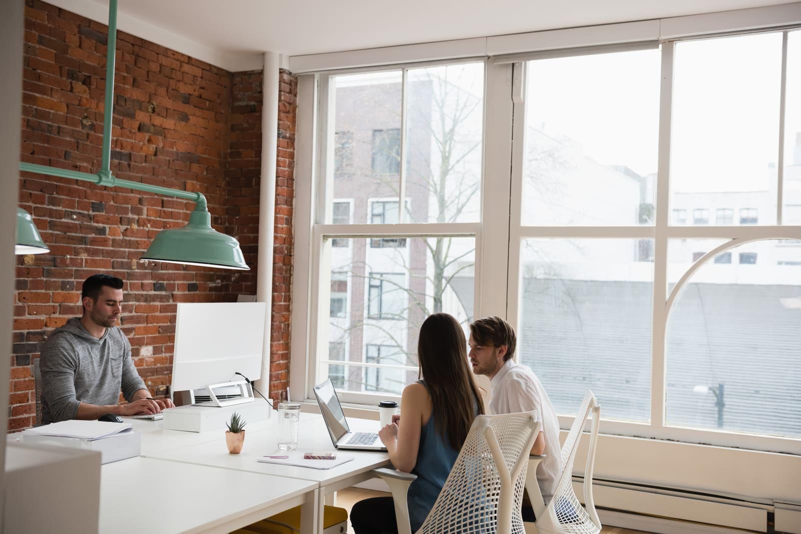 Software company team reviewing recurring revenue and SaaS metrics